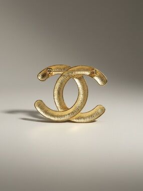 Classic Gold Interlocking Circle Brooch - Women’s Jewelry